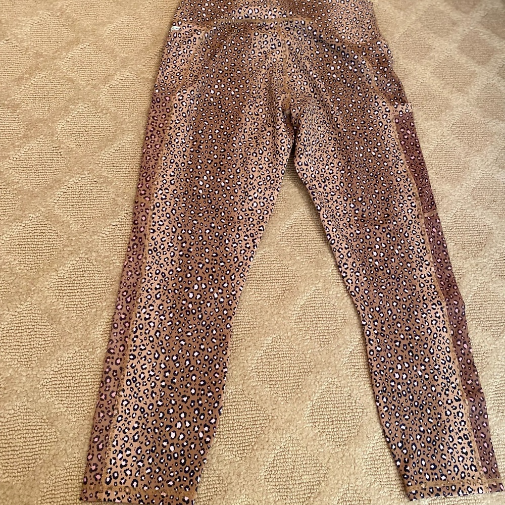 Leopard High Waisted Pocket Capri - Picture 4 of 8